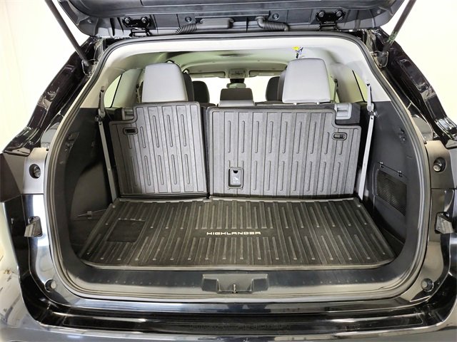 2023 Toyota Highlander L photo 30