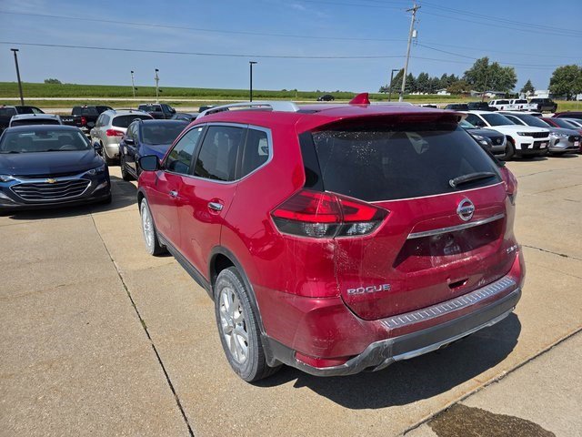 2017 Nissan Rogue SV photo 5