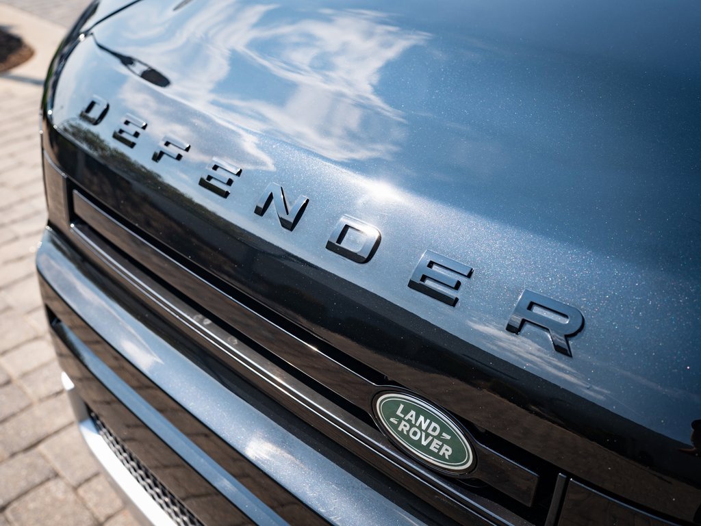 2023 Land Rover Defender 130 SE photo 2