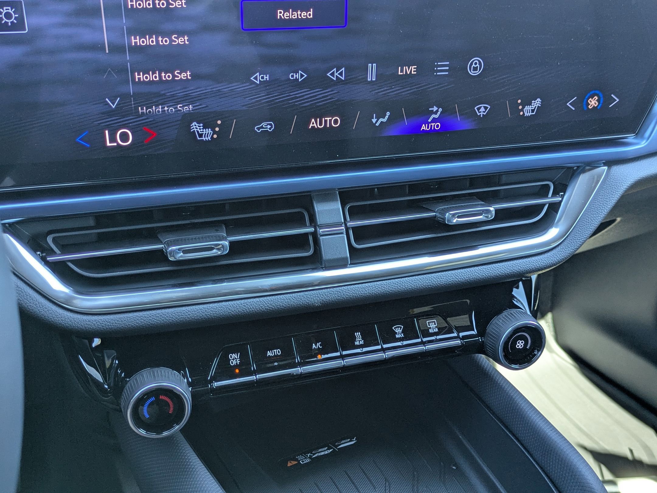 2026 Chevrolet Equinox EV 1LT photo 17