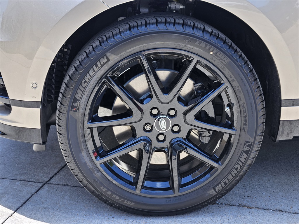 2026 Land Rover Range Rover Velar SE photo 10