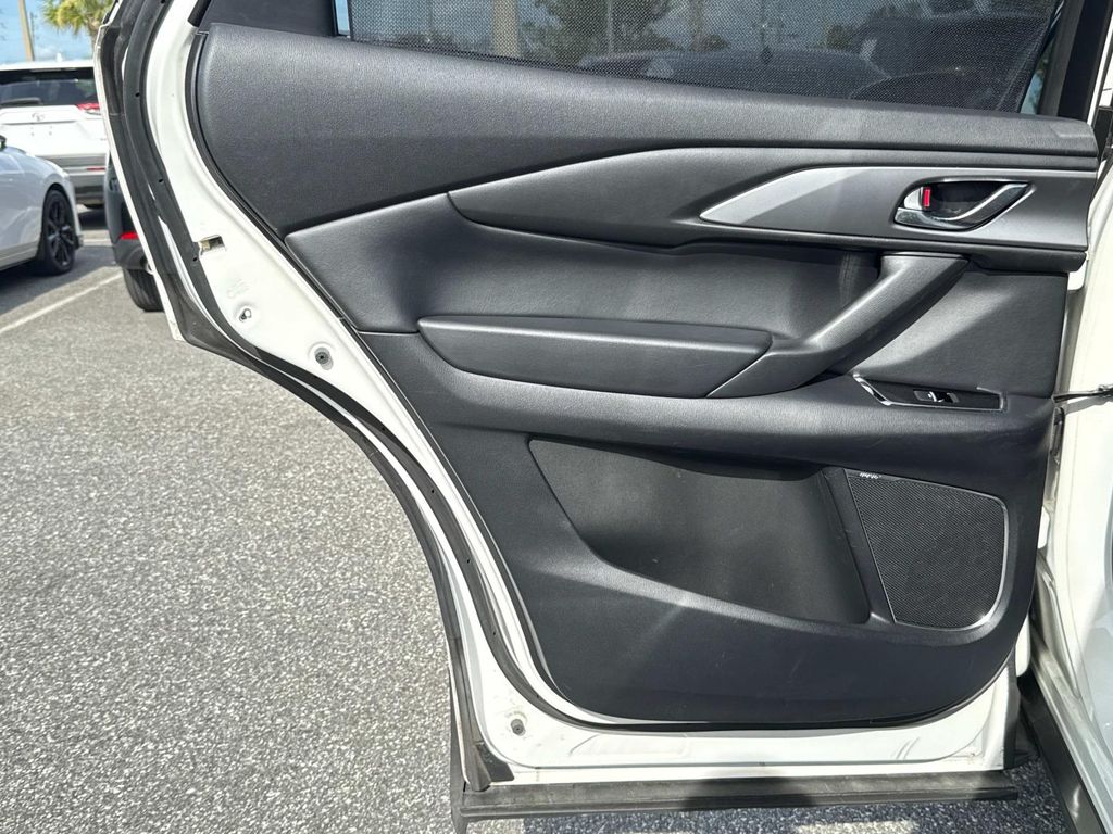 2022 Mazda CX-9 Touring photo 11
