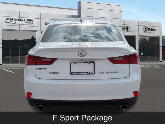 2016 Lexus IS 300 F SPORT photo 4