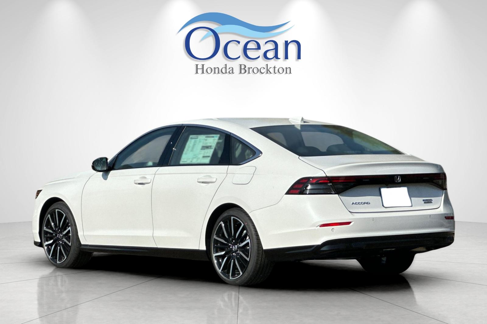 2025 Honda Accord Hybrid Touring photo 2