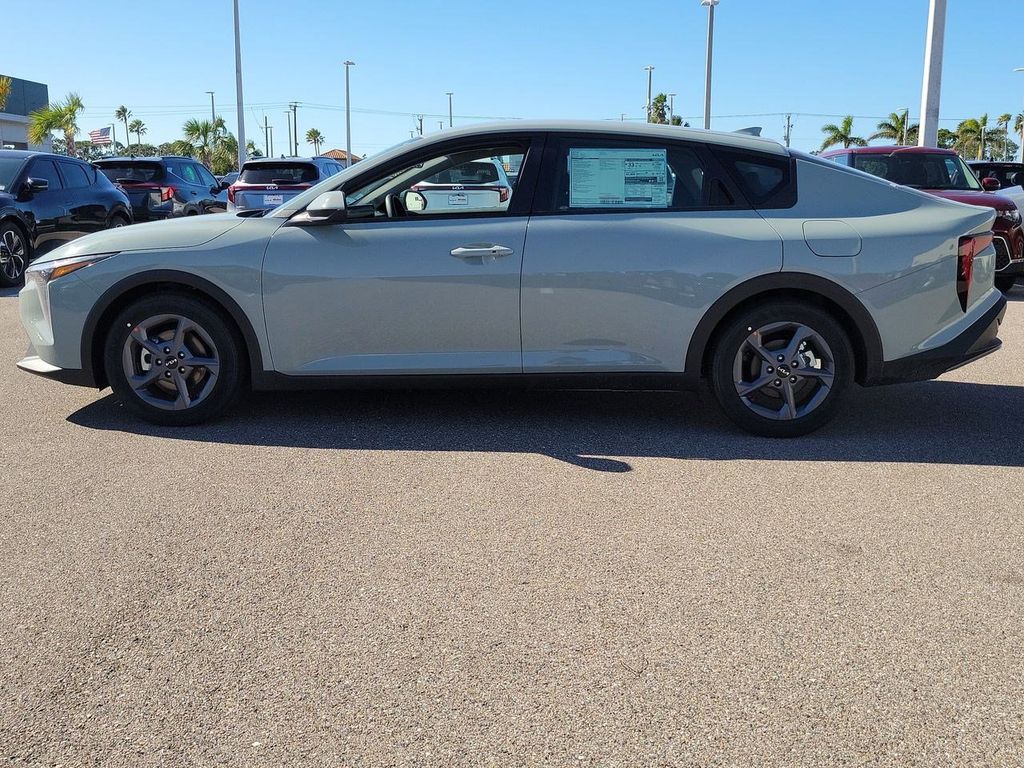 2025 Kia K4 LXS photo 8