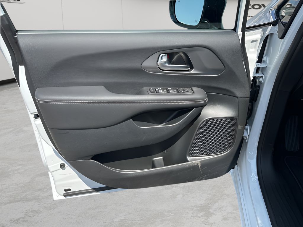 2026 Chrysler Voyager LX photo 23