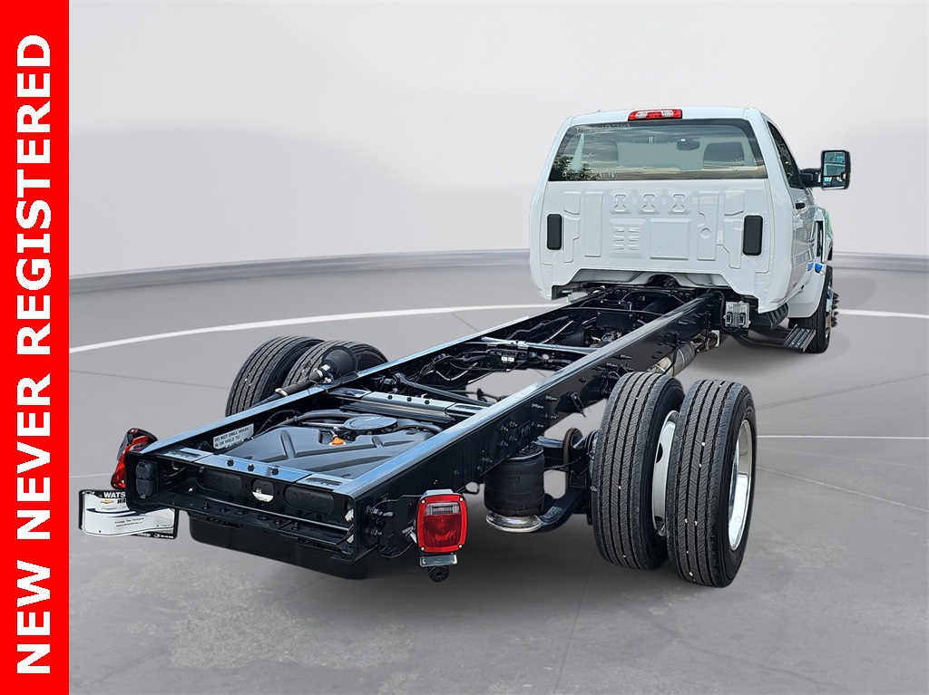 2023 Chevrolet Silverado 4500HD LT photo 3