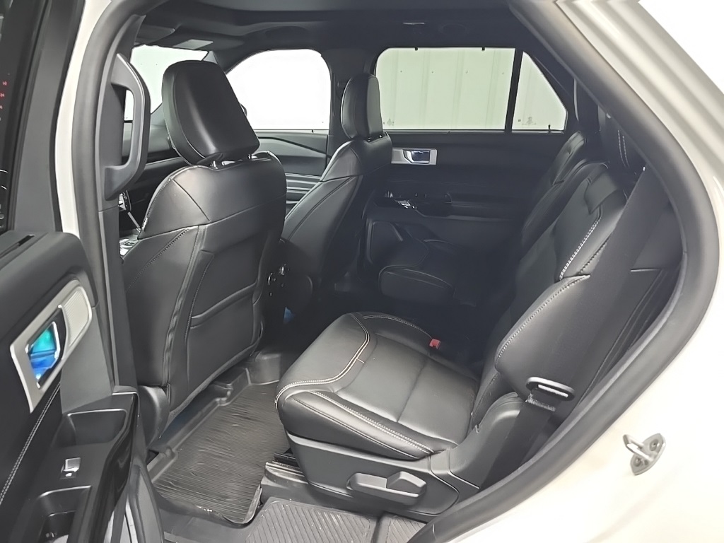 2021 Ford Explorer ST photo 32