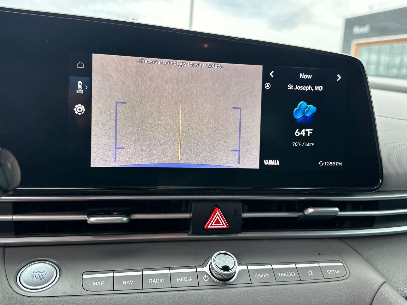 2023 Hyundai Elantra SEL photo 18