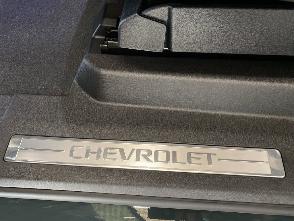 2025 Chevrolet Suburban RST photo 19