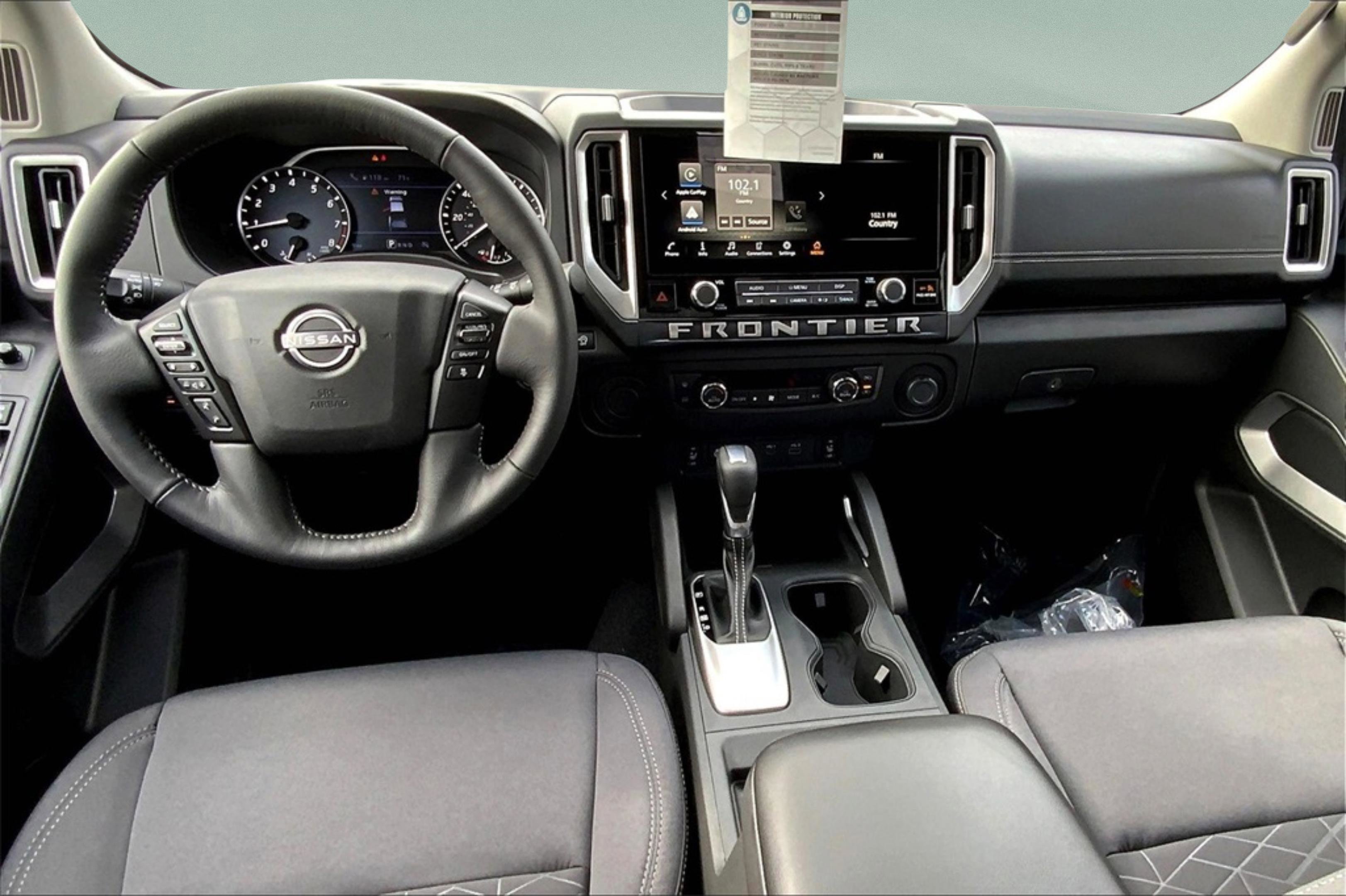 2025 Nissan Frontier SV Crew Cab photo 5