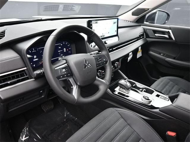 2025 Mitsubishi Outlander SE photo 4