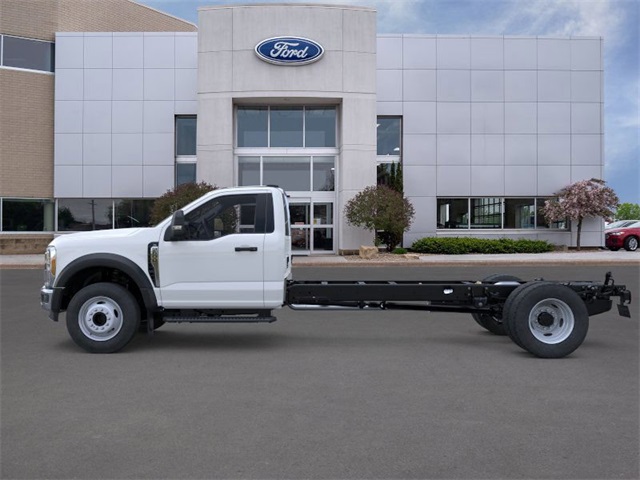 2025 Ford F-600 photo 3