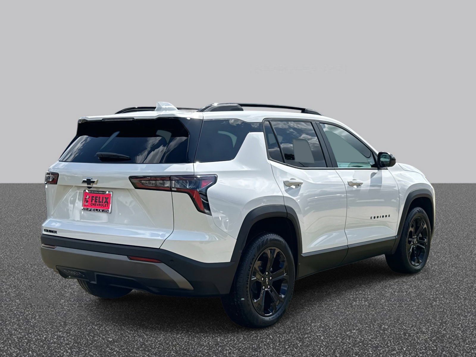 2025 Chevrolet Equinox LT photo 2