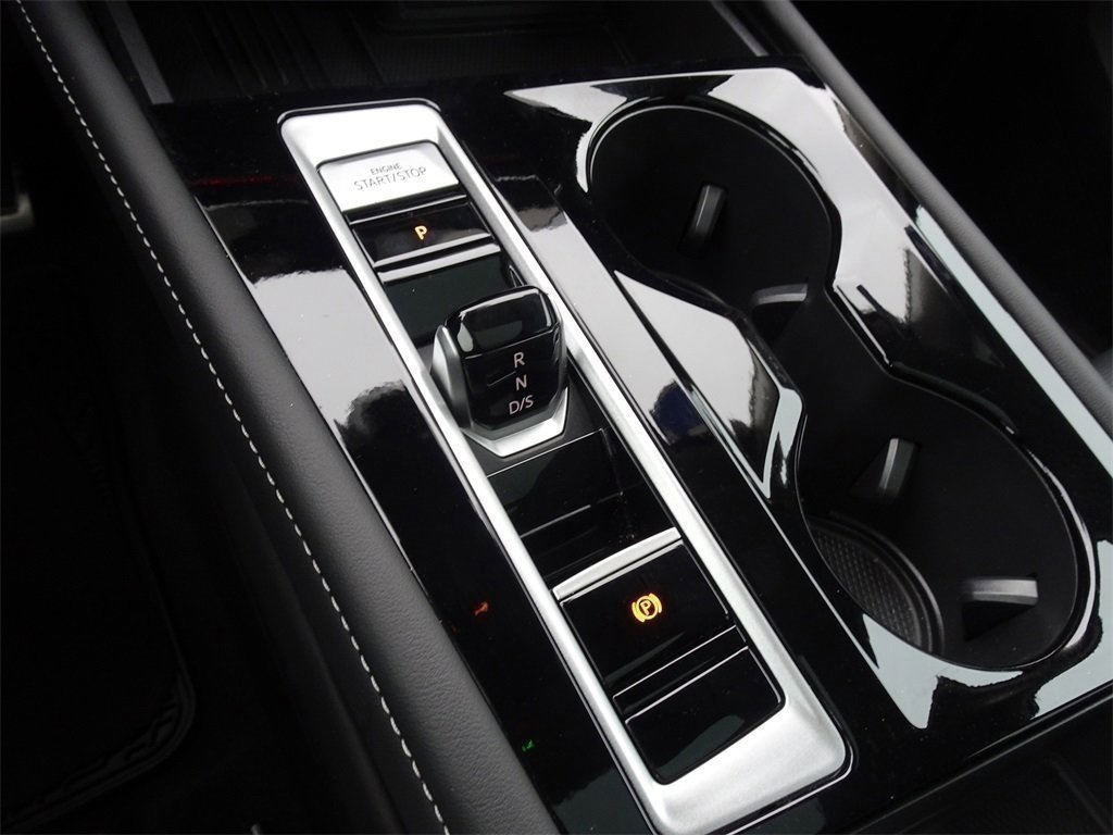 2025 Volkswagen Atlas SEL Premium R-Line photo 17