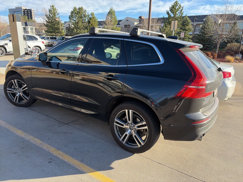 2020 Volvo XC60 T6 Momentum photo 3