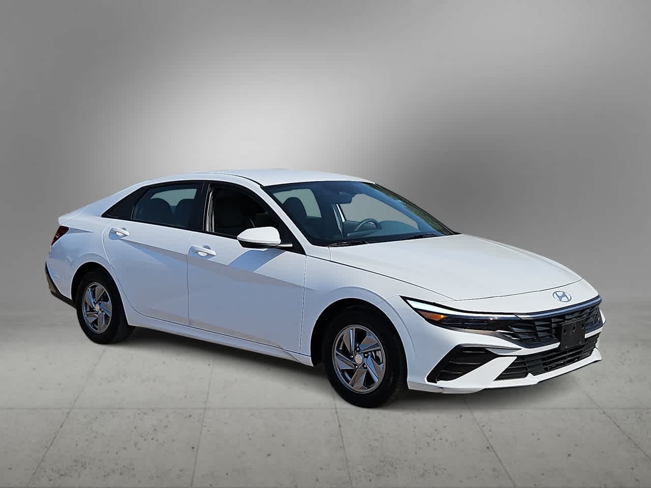 2024 Hyundai Elantra SE photo 2