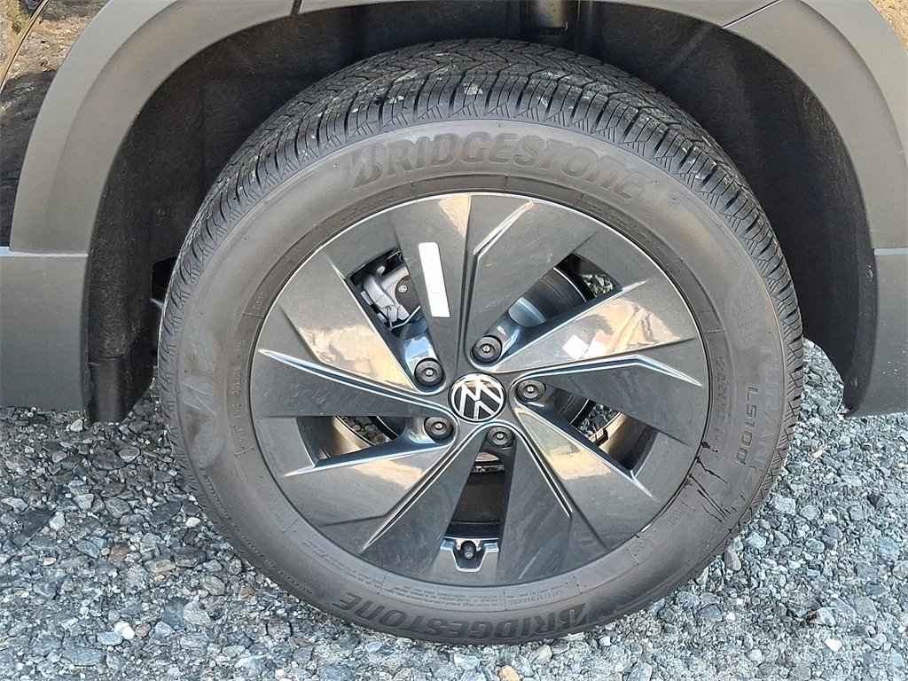 2025 Volkswagen Taos S photo 4