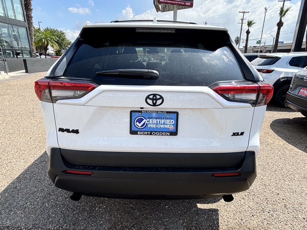 2025 Toyota RAV4 XLE photo 3