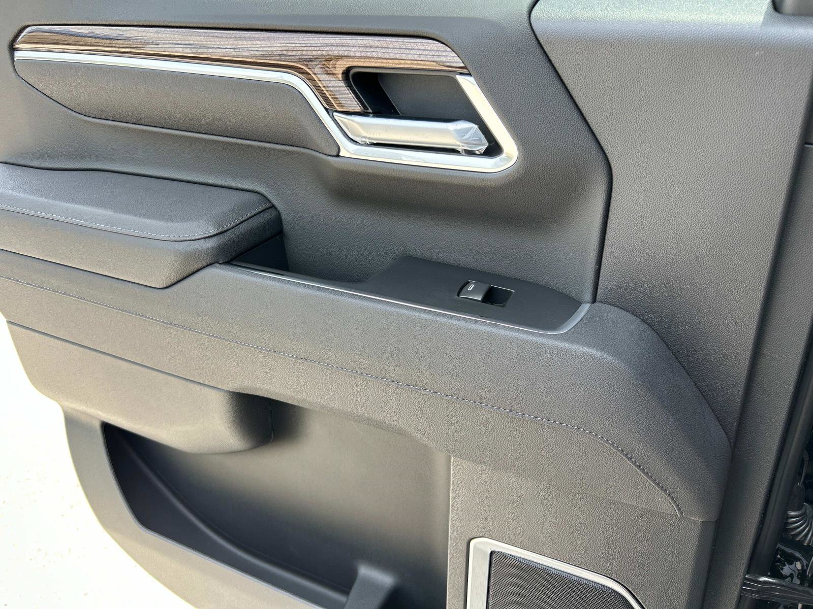 2025 Chevrolet Silverado 1500 LT photo 16