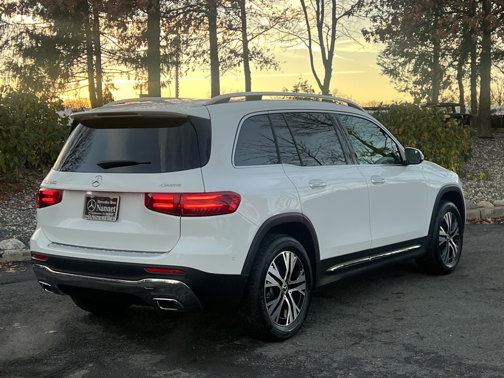 2025 Mercedes Benz GLB 250 4MATIC photo 2