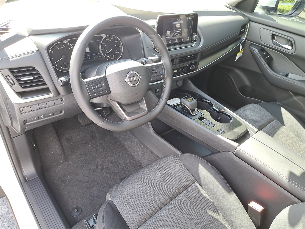 2026 Nissan Rogue SV photo 18
