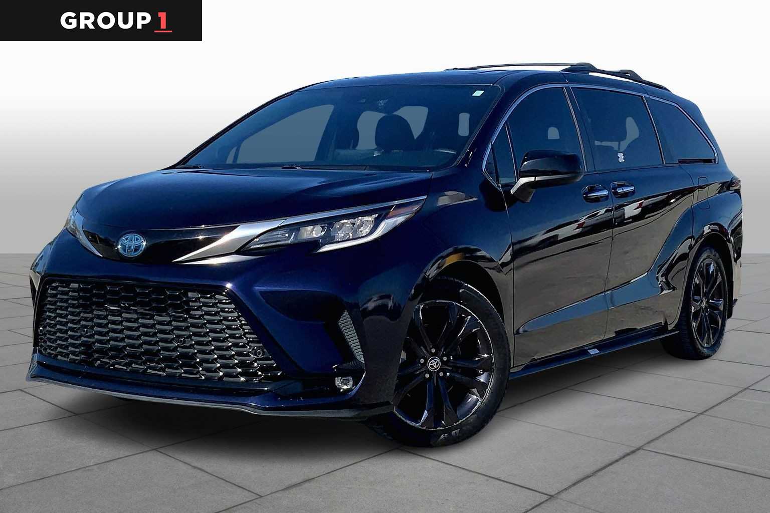 2023 Toyota Sienna XSE's photo