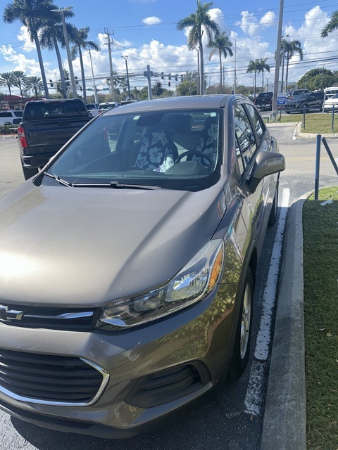 2020 Chevrolet Trax LS photo 2