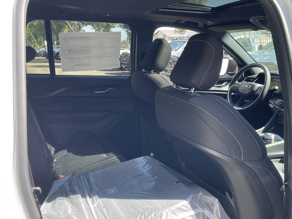 2025 Jeep Grand Cherokee Laredo X photo 20