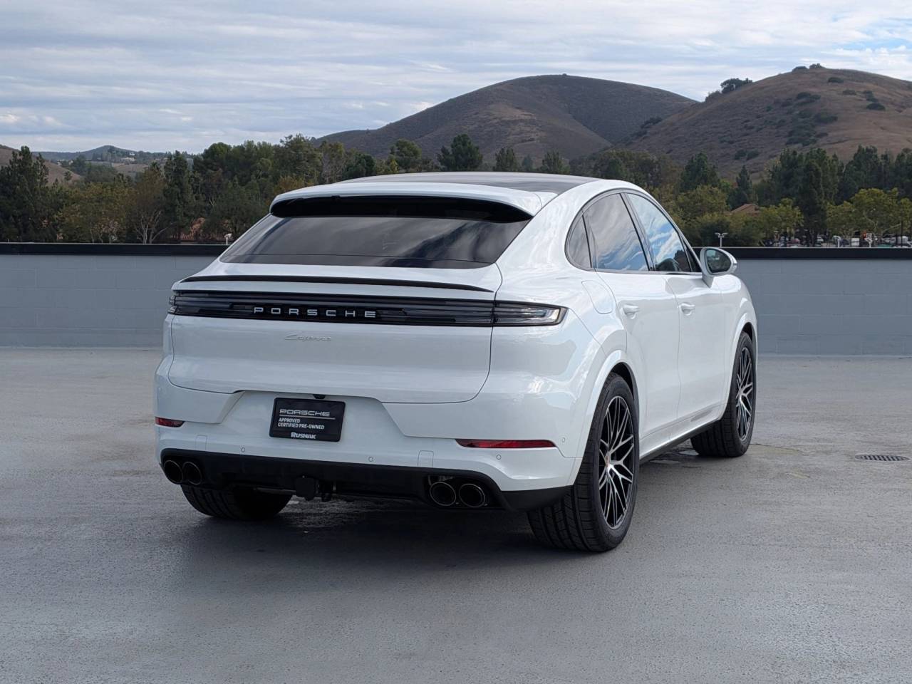 2025 Porsche Cayenne Coupe Base photo 9