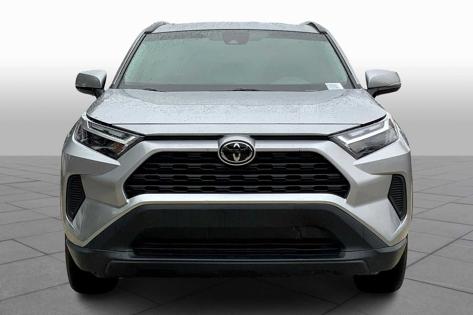 2024 Toyota RAV4 XLE photo 2