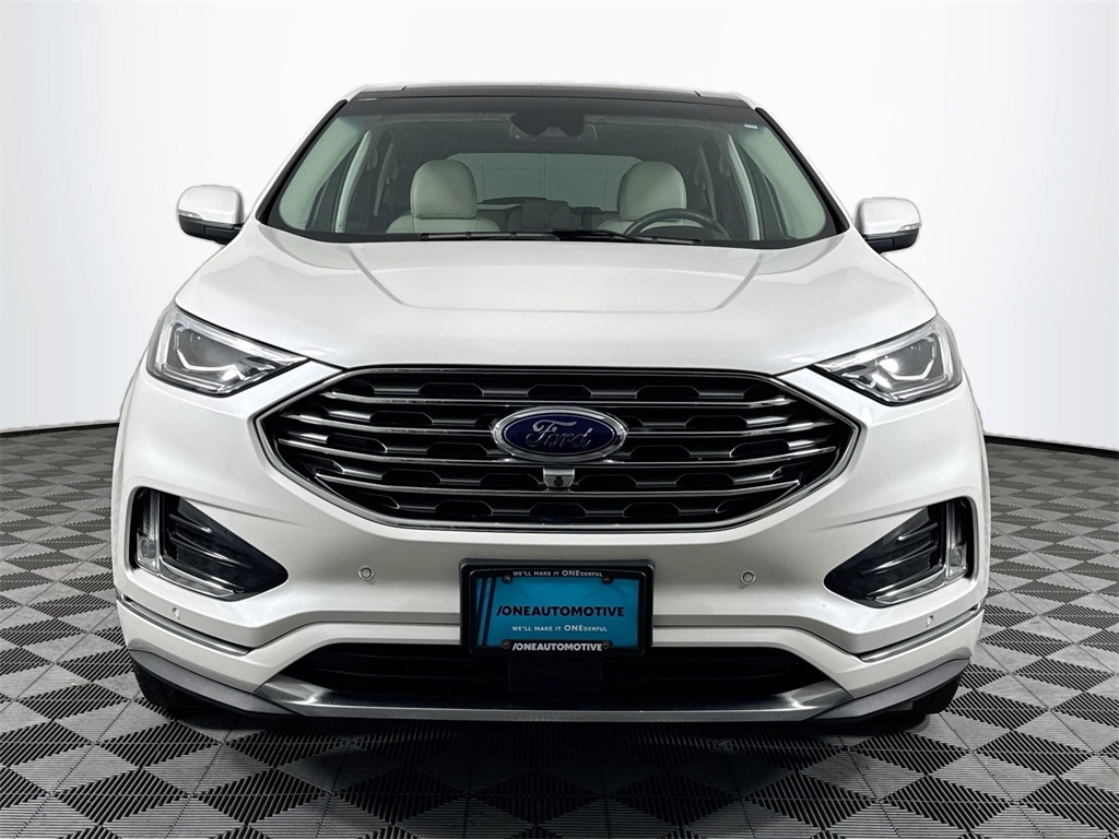 2019 Ford Edge Titanium photo 2