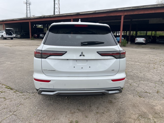 2025 Mitsubishi Outlander SE photo 6