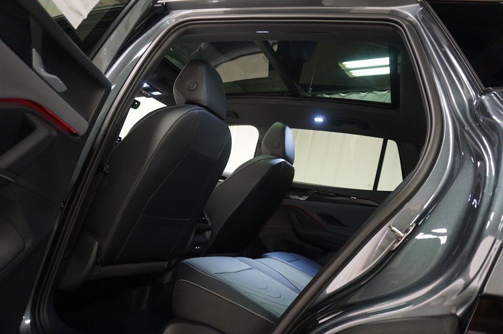 2025 Volkswagen Tiguan SE R-Line Black photo 24