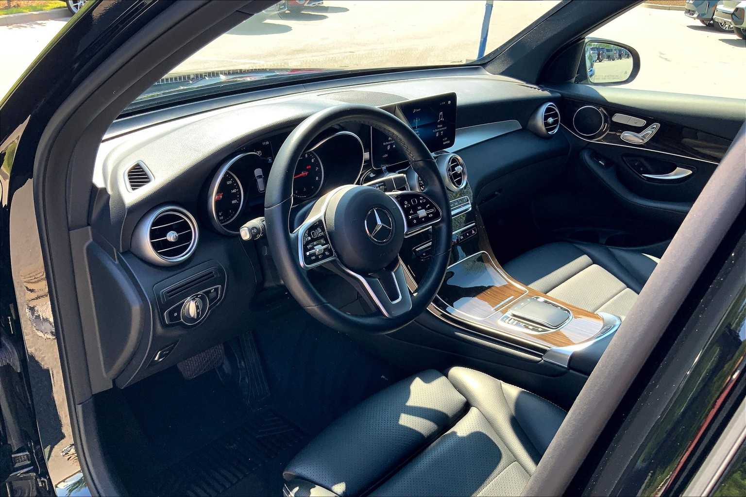 2021 Mercedes Benz GLC 300 photo 17