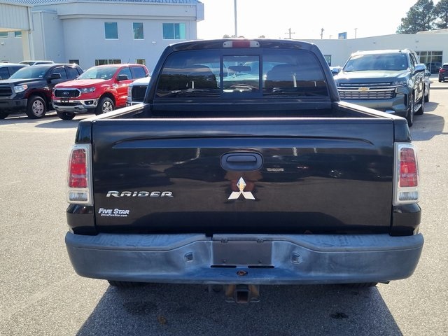 2007 Mitsubishi Raider LS photo 2