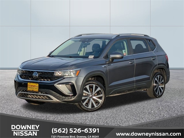 2024 Volkswagen Taos SE's photo