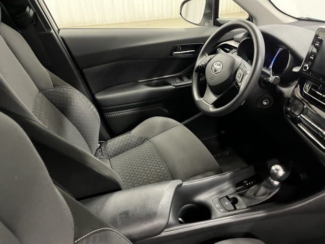 2021 Toyota C-HR LE photo 18