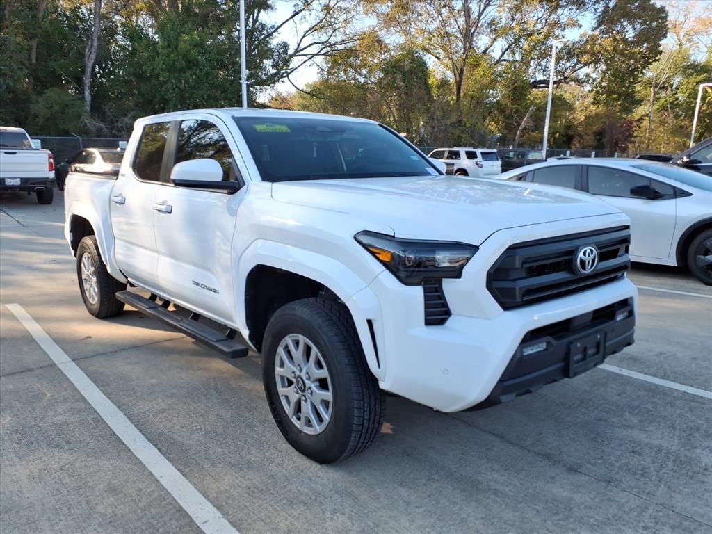 2025 Toyota Tacoma SR5's photo