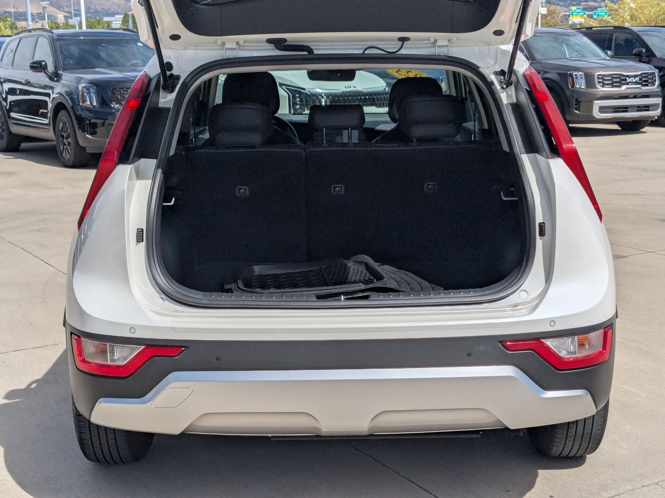 2023 Kia Niro EX photo 22