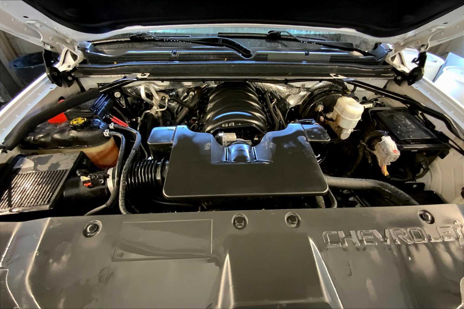 2016 Chevrolet Suburban LT photo 28