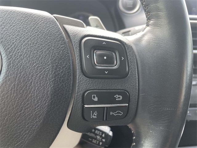 2018 Lexus IS 300 photo 25
