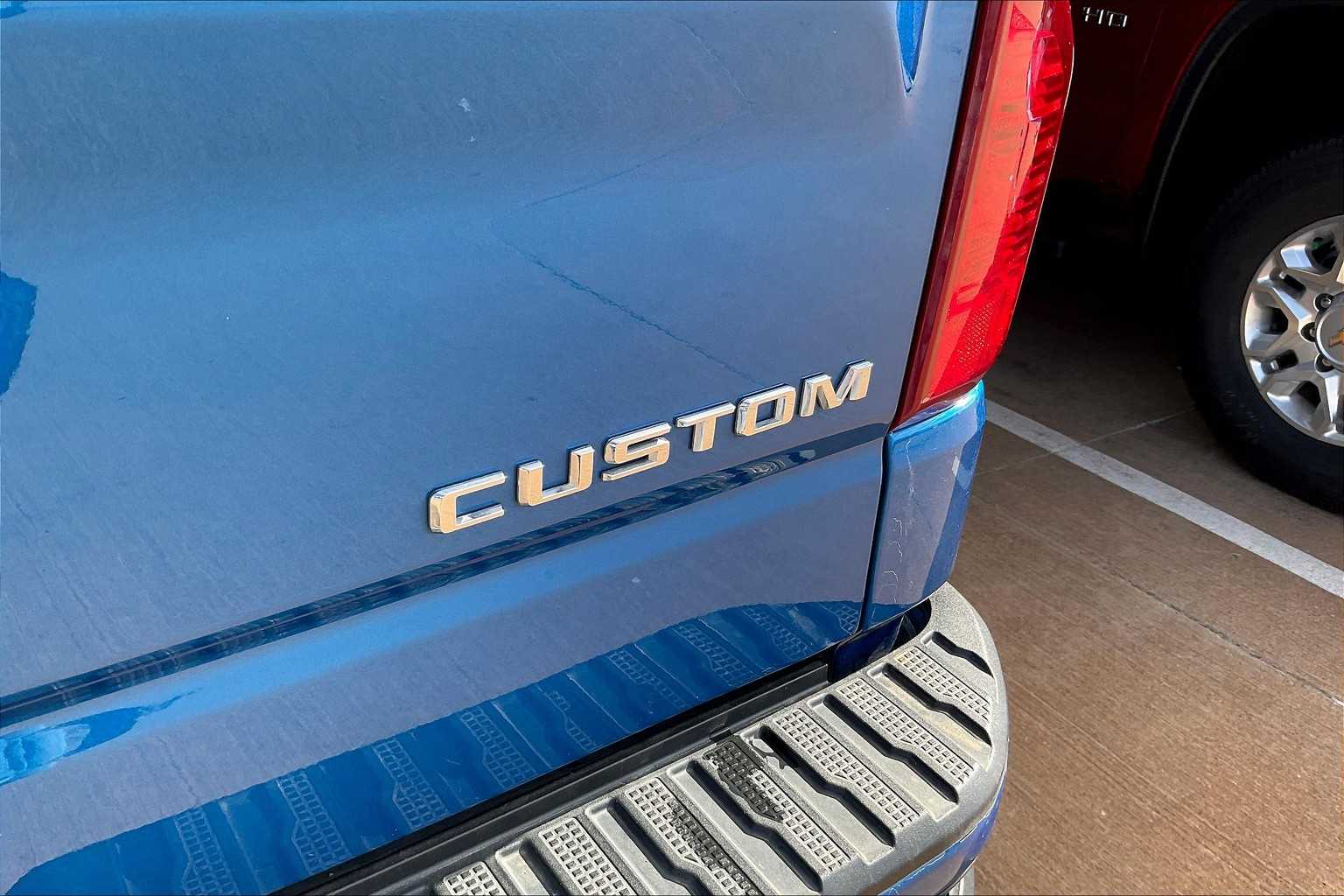 2022 Chevrolet Silverado 1500 Custom photo 9