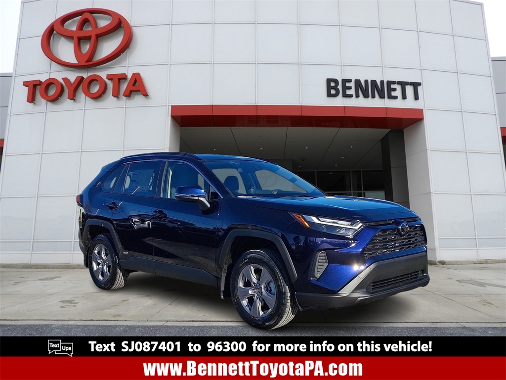 2025 Toyota RAV4 XLE's photo