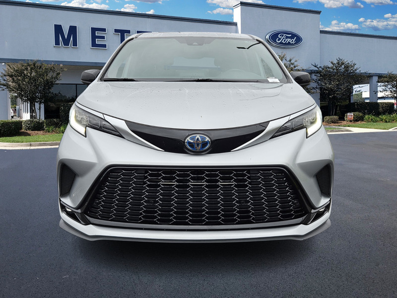 2022 Toyota Sienna XSE photo 2