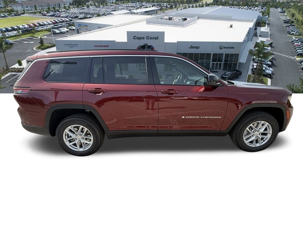 2025 Jeep Grand Cherokee Laredo photo 3