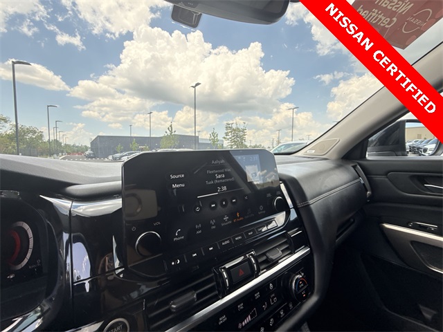 2023 Nissan Pathfinder Platinum photo 16