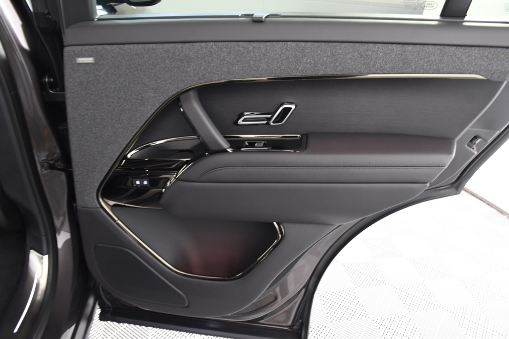 2025 Land Rover Range Rover Sport SE photo 20
