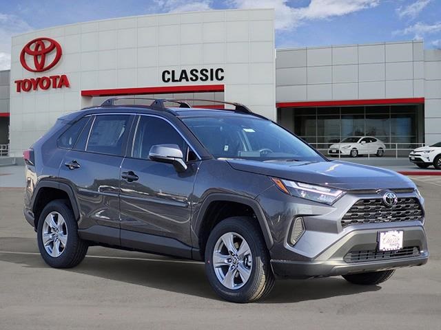 2025 Toyota RAV4 XLE's photo