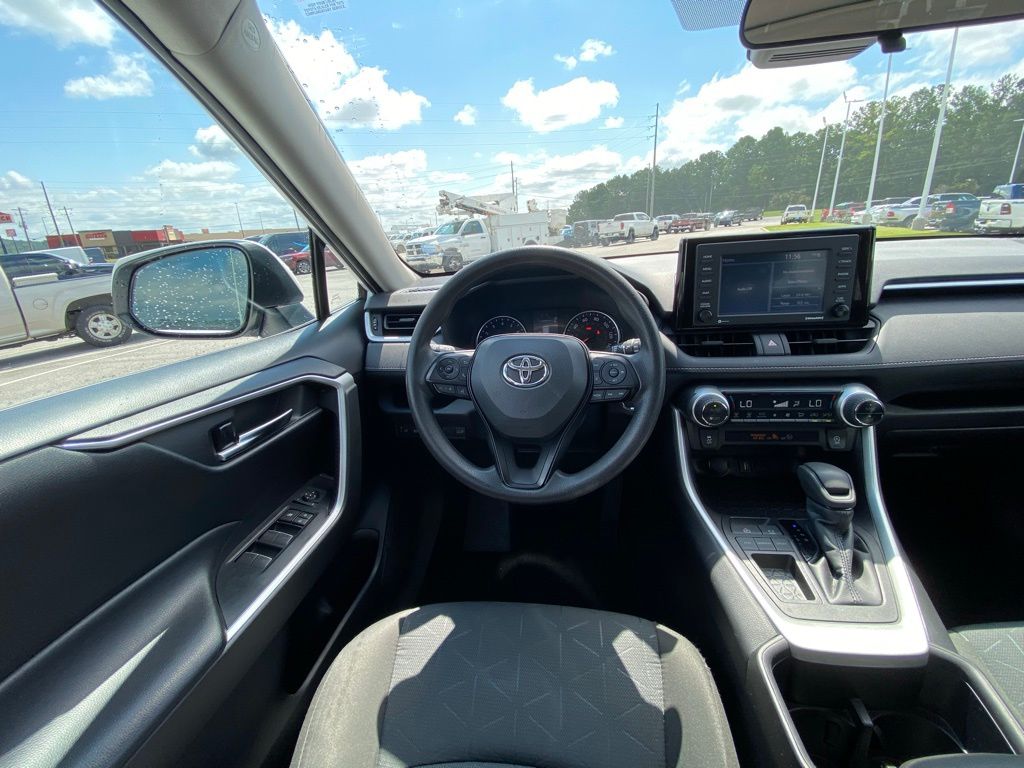 2022 Toyota RAV4 XLE photo 11